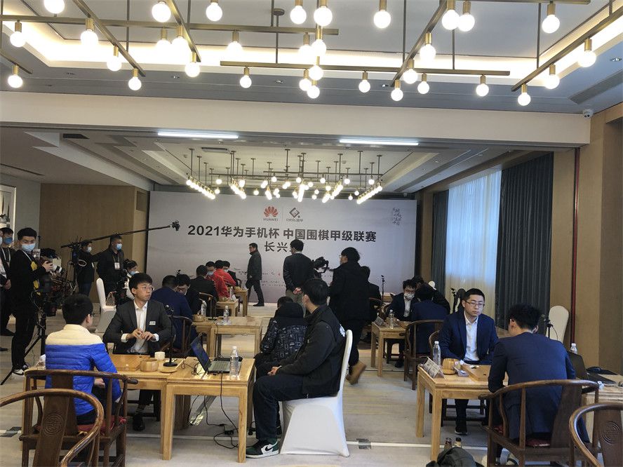 据全市场报道，穆里尼奥要求罗马补强后防，而罗马正在关注萨勒尼塔纳后卫皮罗拉。